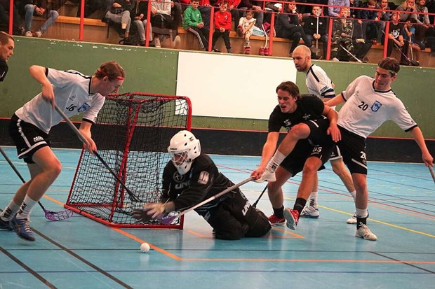 Innebandyherrarna förlorade toppmatch i div 2 mot Nacka Innebandyherrarna förlorade toppmatch i div 2 mot Nacka