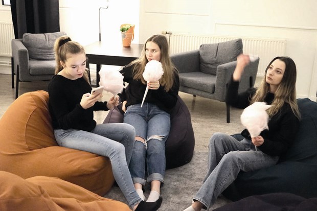 Mega vill locka tjejer Mega vill locka tjejer