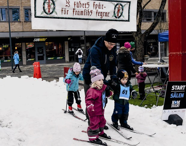 Vasaloppet på riktig snö i Vallentuna centrum Vasaloppet på riktig snö i Vallentuna centrum