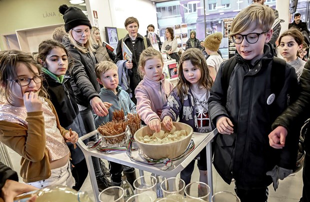 Barn berättar om hemländernas maträtter Barn berättar om hemländernas maträtter