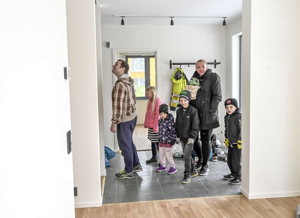 Första dagen i Kårsta för fembarnsfamiljen Första dagen i Kårsta för fembarnsfamiljen