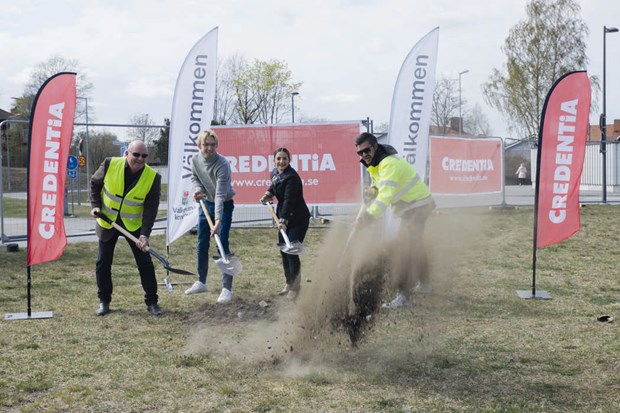 Hr tar de frsta spadtaget p Grdesvgen