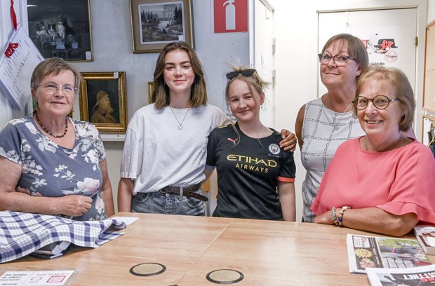 Med 20 nya volontärer kan Röda Korset öppna butiken igen Med 20 nya volontärer kan Röda Korset öppna butiken igen