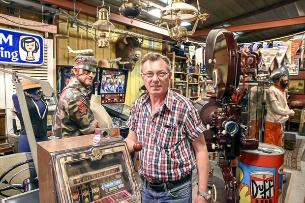 Nio handlare driver retro-galleria i en lada Nio handlare driver retro-galleria i en lada