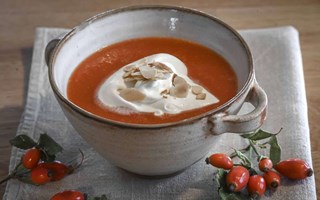 Gr-det-sjlv-guide till hstens lckra nyponsoppa