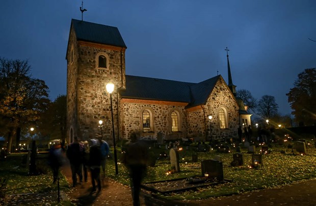 Kyrkorna hller ppet i adventstid  snder digitala gudstjnster