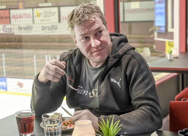 Varför äter ni byggjobbare lunch vid tio? Varför äter ni byggjobbare lunch vid tio?