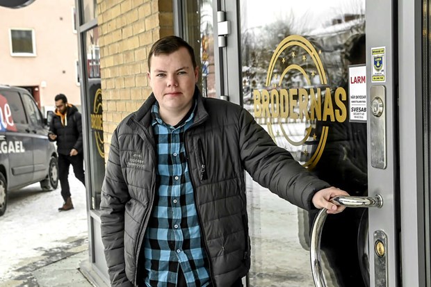 Kö när hamburgerkrogen öppnade i fredags Kö när hamburgerkrogen öppnade i fredags