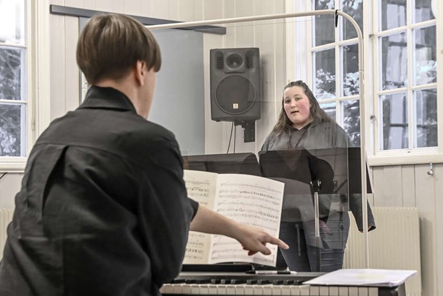 Ungdomar är åter välkomna  att vara på plats igen Ungdomar är åter välkomna  att vara på plats igen