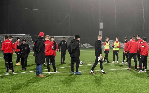 Sm mjligheter att spela ihop ung trupp