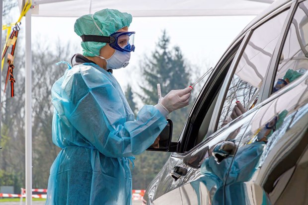 S hr gr du om du misstnker att du  smittats med Covid -19