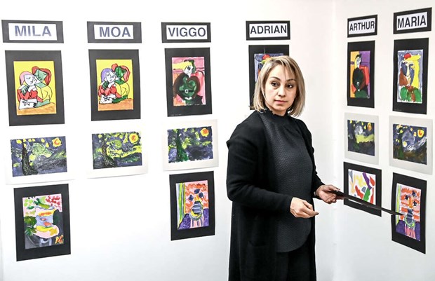 Femåringar visar konst på galleriet Femåringar visar konst på galleriet