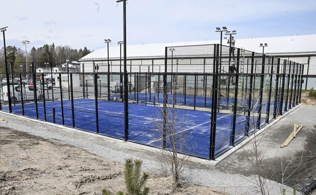 Här kan du sola när du lirar padel Här kan du sola när du lirar padel