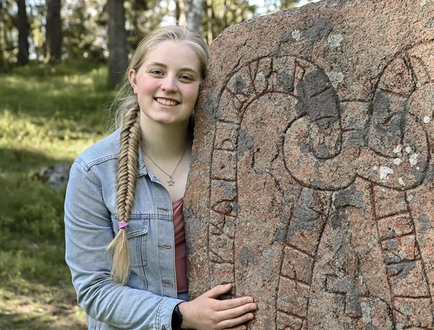 Edla, 16, har skrivit två romaner Edla, 16, har skrivit två romaner