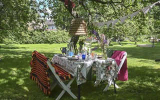 Bjud p verraskningar i midsommar
