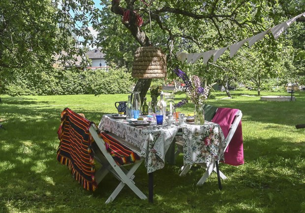 Bjud p verraskningar i midsommar