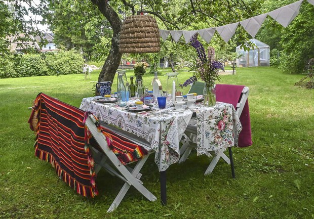 Tips: Så kan du duka festligt till midsommar Tips: Så kan du duka festligt till midsommar