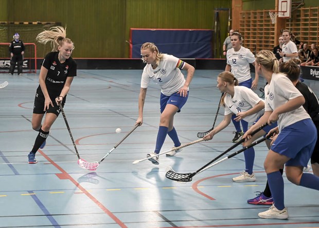 Innebandydamerna inleder serien med tv raka segrar