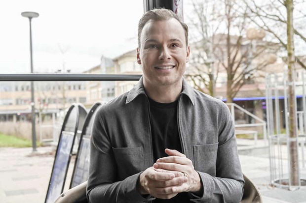 Folkkäre artisten spelar julkonsert i Vallentuna Teater Folkkäre artisten spelar julkonsert i Vallentuna Teater