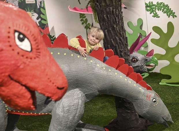 Dino Deluxe - en dinosauriedjungel i kulturhuset 