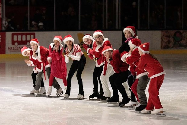 rets julstmning brjade i ishallen  