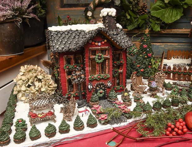 Kp ett magiskt pepparkakshus fr en god sak