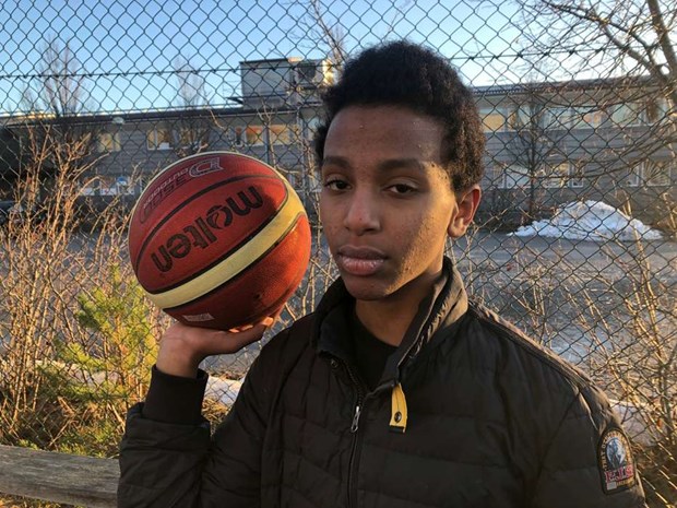 Amjad n�ter p� sina 