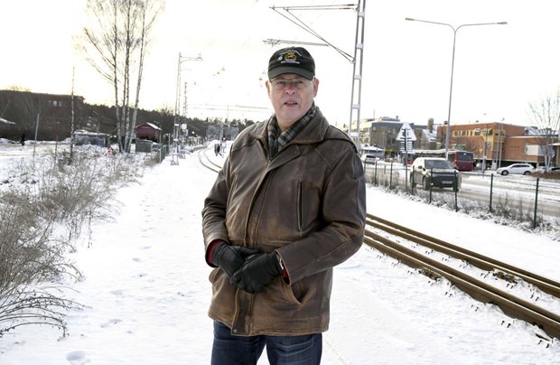 Roslagsbanan saknar staket  mitt i centrum 