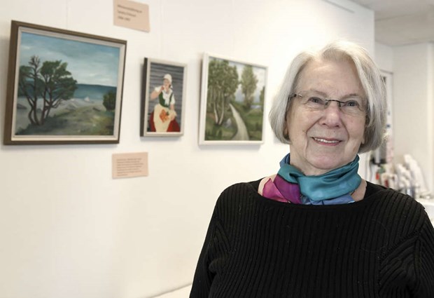 Hon stller ut sin mors konst p Trffpunkten 