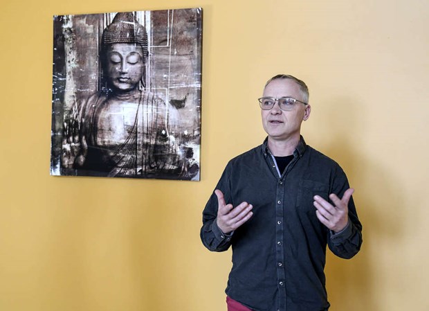 De startade ett lantligt yogacenter i Vallentuna