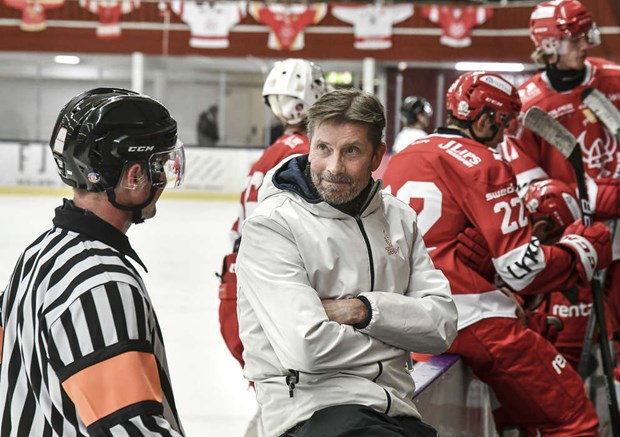 Lmnar efter halvt sekel i hockeyns tjnst