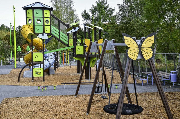 ntligen en lekplats i Krsta 