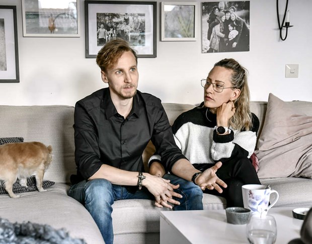 Deras relation h�ller trots tv� k�nsbyten