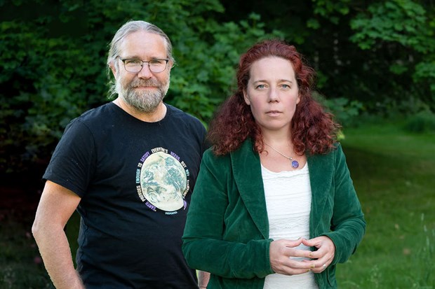 MP: Varfr lmnar hon inte bara? 