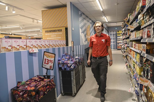 Viktor hoppas att kunderna hittar tillbaka till butiken