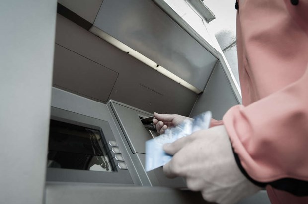 Vallentunabo inom vården stal pengar från äldre Vallentunabo inom vården stal pengar från äldre