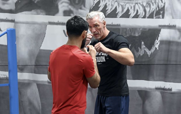 Mästaren tillbaka i ringen Mästaren tillbaka i ringen