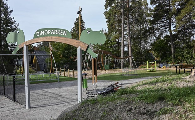 Invigningen av dinosaurieparken försenas Invigningen av dinosaurieparken försenas
