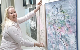 Passion, teknik och berättelser bakom varje penseldrag