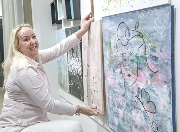 Passion, teknik och berttelser bakom varje penseldrag