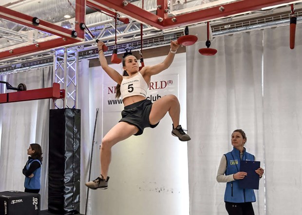 Ninja World Open: Global elit utmanar hemmahoppet Linnea Stenson