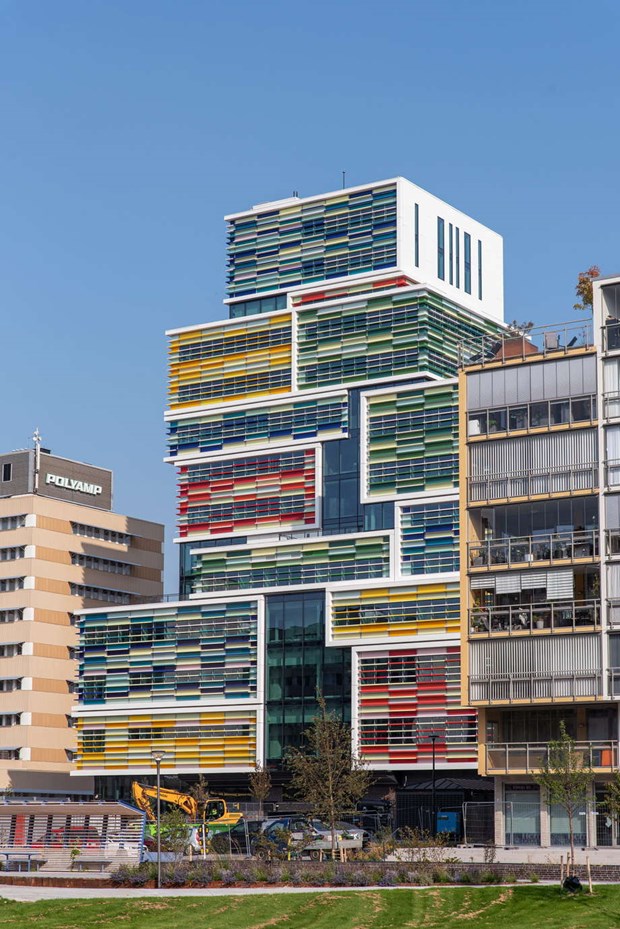 Ung Vallentunabo misshandlades i sitt hem av flera maskerade personer