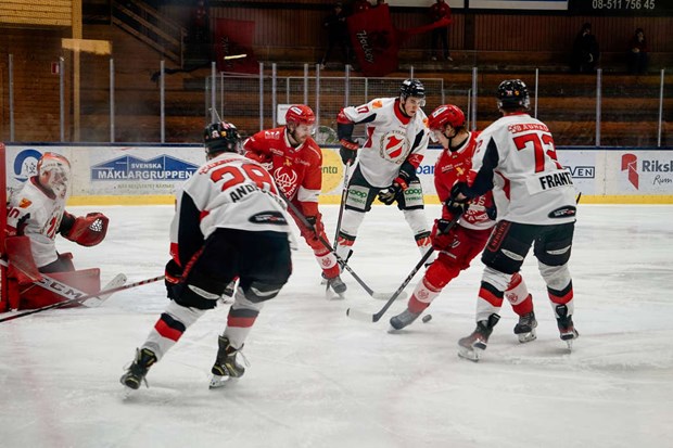 Jordn�ra ledarskap ger hockeypo�ng