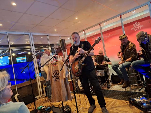 Det gungar rejält ”En trappa ned” Det gungar rejält ”En trappa ned”