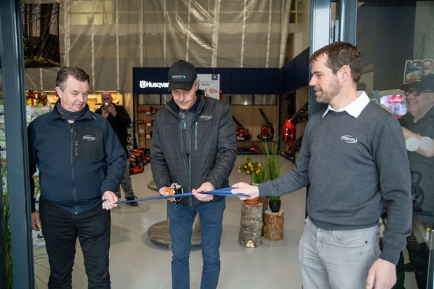 Ny butik och verkstad invigdes med show Ny butik och verkstad invigdes med show