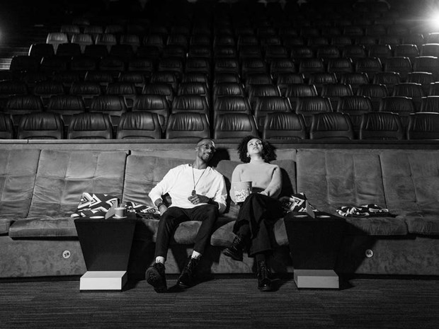 Utmaningen � se en hel film utan mobil 