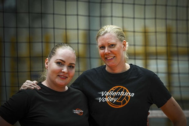 Rutinerade damer trnar volleybollens b-lag