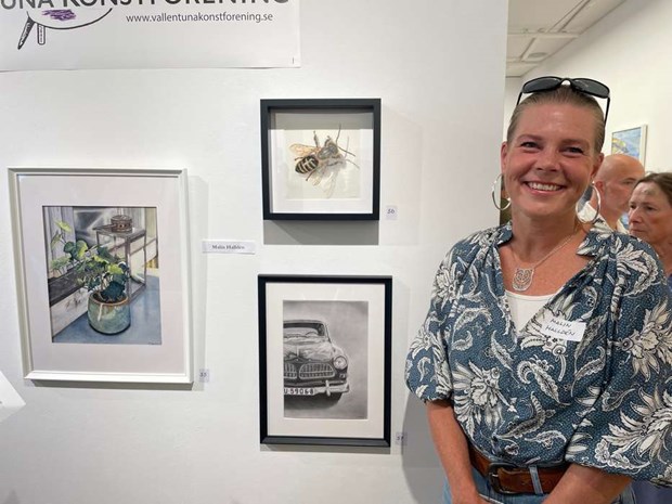 Mnga kom fr att se 28 amatrers konstverk