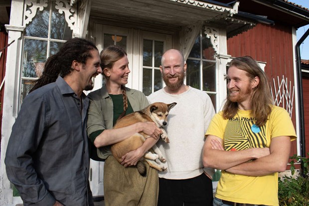 Unikt kollektiv blomstrar i Brottbyvilla