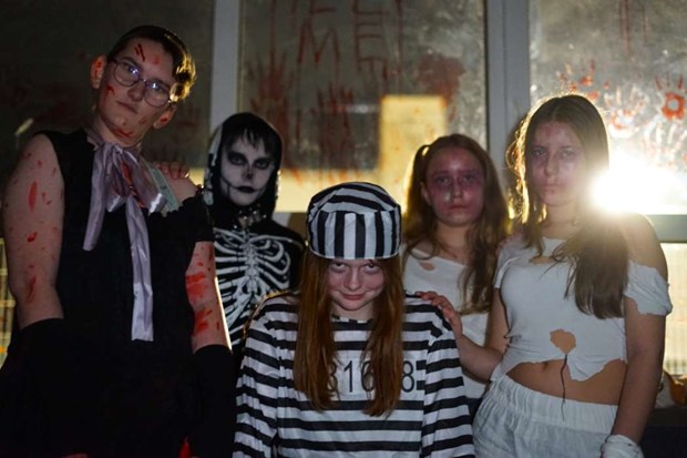 Rysliga uppdrag när ungdomar skapar skräckrunda Rysliga uppdrag när ungdomar skapar skräckrunda